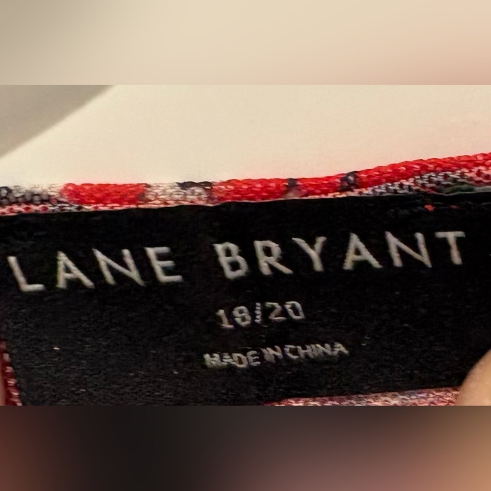 Lane Bryant 18/20 Red Patterned V-Neck Blouse - Picture 6 of 7